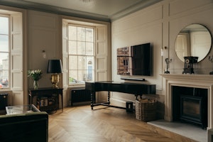 Royal Muse image 9