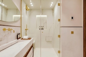 Jewel of the City image 3