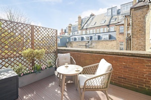 Hyde Park Chic IV image 13
