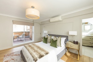 Hyde Park Chic IV image 9