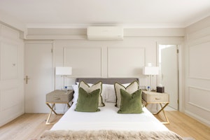 Hyde Park Chic IV image 2