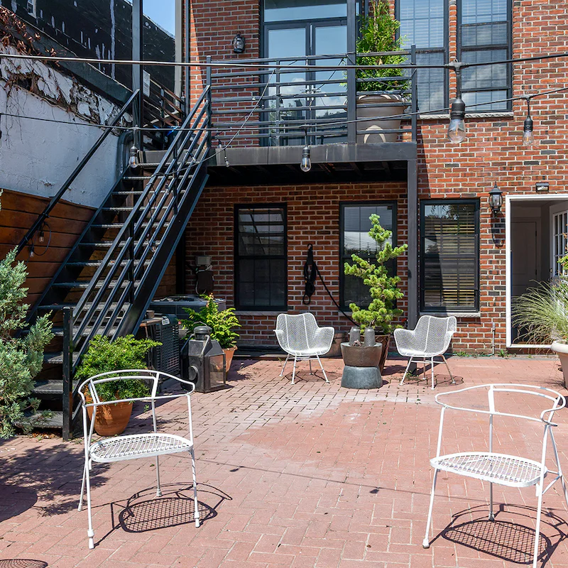 Gather your friends for drinks and relaxing times in the private garden