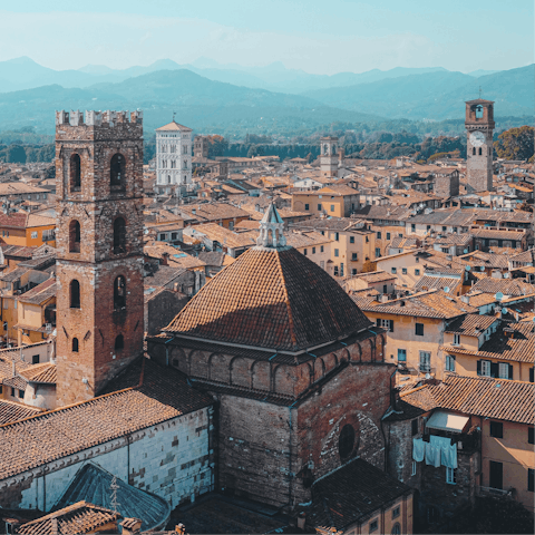 Explore the historic city of Lucca – a ten-minute drive away