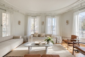 The Chic Scene image 1