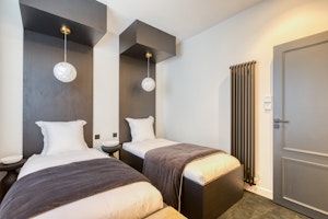 The Chic Scene image 10