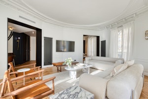 The Chic Scene image 9