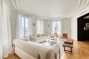 The Chic Scene image 8