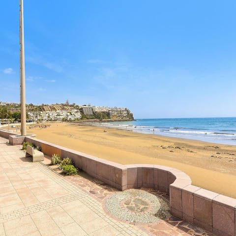 Step right out onto the long, sandy Playa de San Agustín beach for a day in the sun
