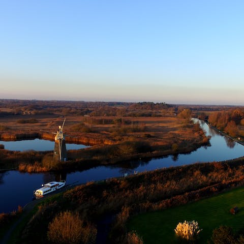Stay in the Norfolk countryside, between the wildlife-filled waterways
