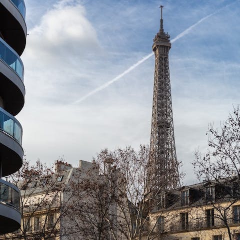 A stone's throw away from the Eiffel Tower