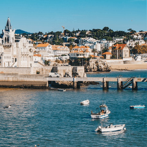 Stay just 3 kilometres from the centre of Cascais and its beaches 