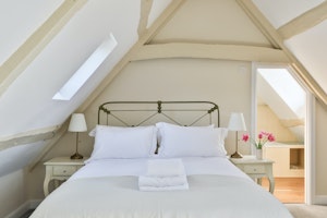 Vintage Cotswolds image 12