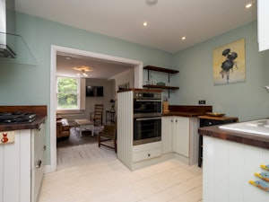 Fine Manor image 12