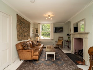 Fine Manor image 11