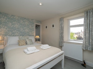 Fine Manor image 9