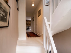 Fine Manor image 8