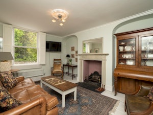 Fine Manor image 7