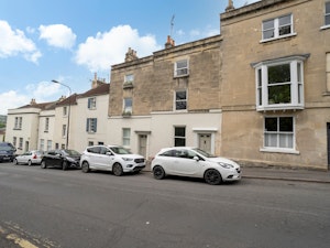 Fine Manor image 6