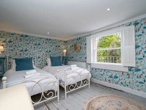 Fine Manor image 2
