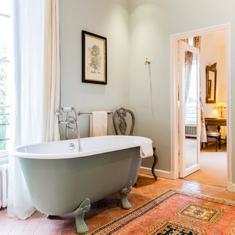 We can't think of anything more relaxing than a soak in this tub