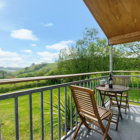 Watch red kites swoop overhead from the private south-facing veranda