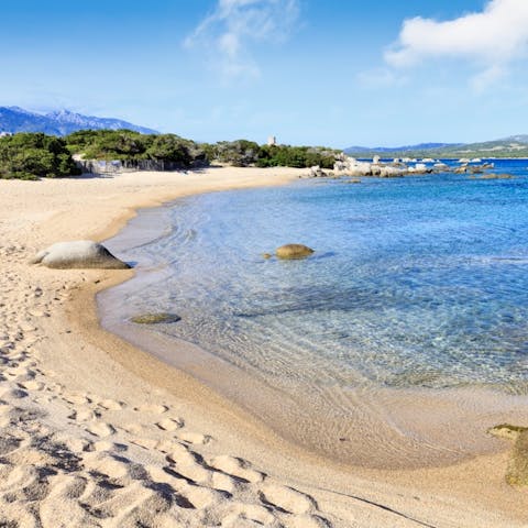 Walk ten minutes to the Plage de Pianotolli-Caldarello for a beach day