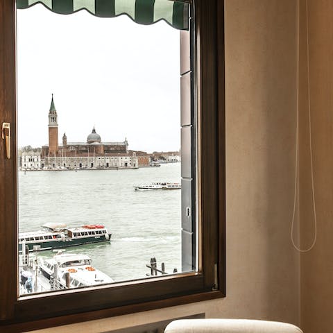 Take in the wonderful views of the Bacino San Marco from this home