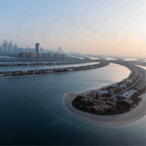 Stay in the heart of Dubai's exclusive Palm Jumeirah Island 