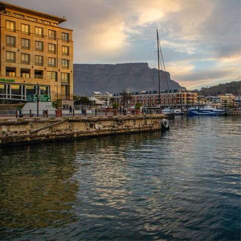 Stroll to the V&A Waterfront in under fifteen minutes