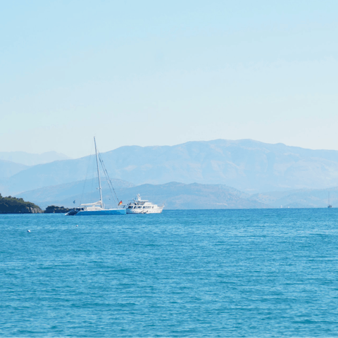Explore the coastline of north east of Corfu by boat 