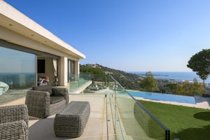 The Cannes Crest image 1