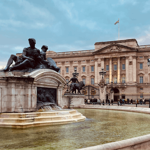Stay in the heart of Mayfair, just a twelve-minute walk from Buckingham Palace