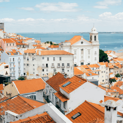 Explore Lisbon from a covetable location, right in the heart of its historic centre