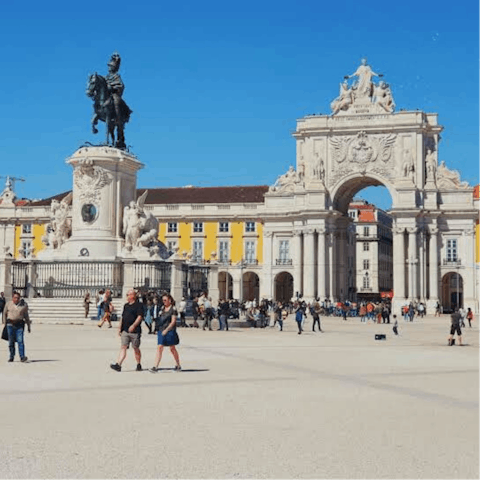 Go for lunch at one of the cafes on Praça do Comércio, five minutes away