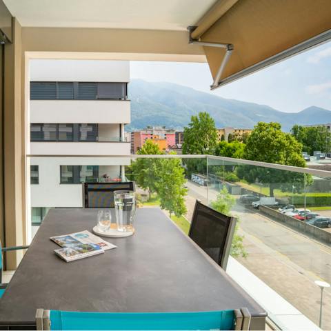 Spend breakfasts out on the balcony and admire the sprawling mountain views