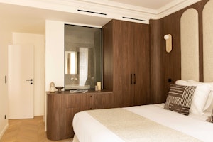 A Royal Setting image 3