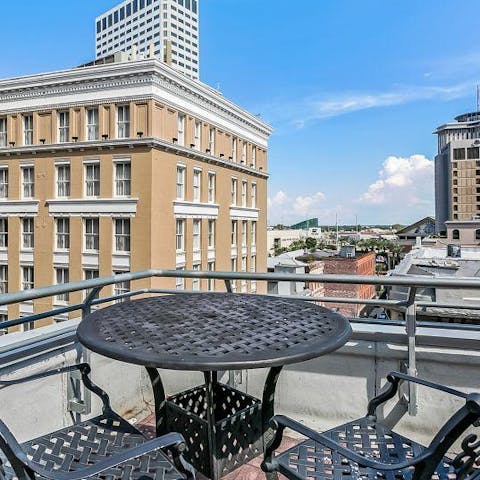 Relax with a cup of coffee on the communal roof terrace, with magnificent city views before you  