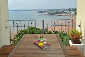 Breezy Bay Retreat image 10