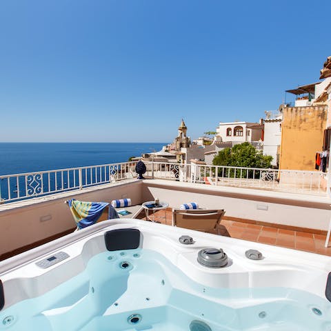 Unwind in this hot tub as you enjoy panoramic views over the vivid Gulf of Salerno