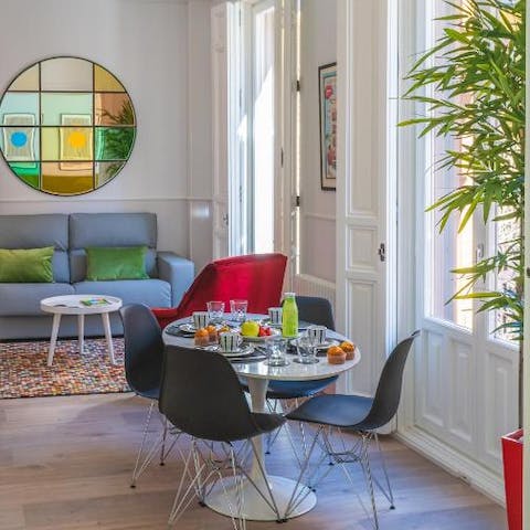 Enjoy a sunny living room brimming with colourful touches
