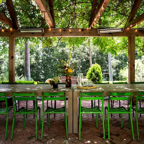 Enjoy relaxed outdoor feasts in the shade of lush greenery 
