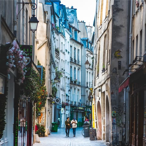 Wander through the winding streets of Le Marais right on your doorstep