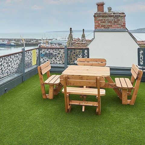 Enjoy alfresco meals overlooking the the boats at the harbour and out to the North Sea 
