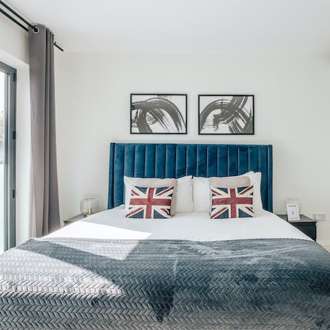 Cosy up in the comfortable bed after sightseeing in central London