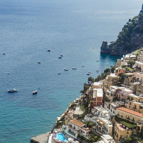 Stay just 2.4 kilometres from the centre of Positano