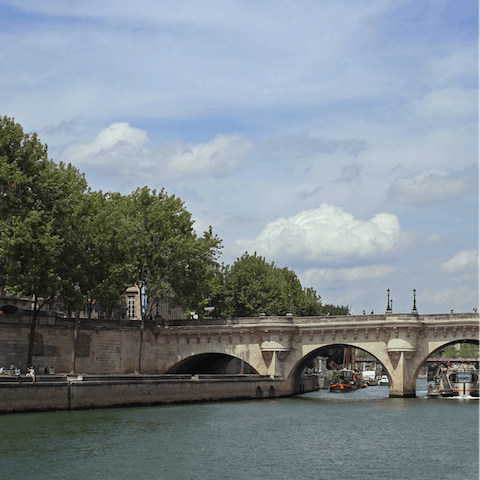 Savour the magic of the city with long strolls along the Seine