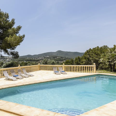 Sunbathe with a cocktail in hand before swimming in the pool