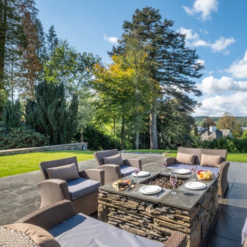 Enjoy alfresco drinks in the garden around the firepit