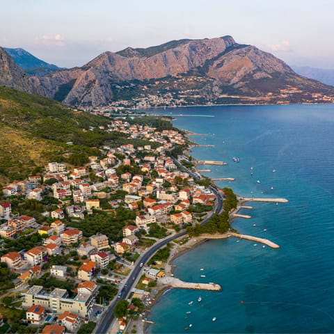 Stay in picturesque Omiš, only a ten-minute walk from Bostoji Beach