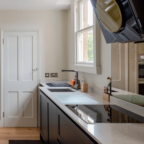Rustle up a full English breakfast in the modern kitchen before setting of on the day's adventures in and around Bath 
